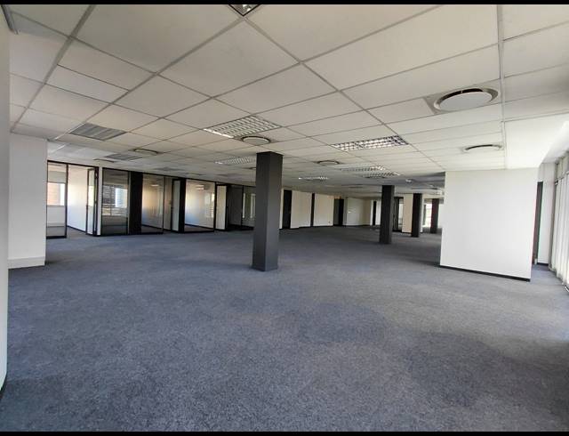 669M² OFFICE TO LET IN BRYANSTON